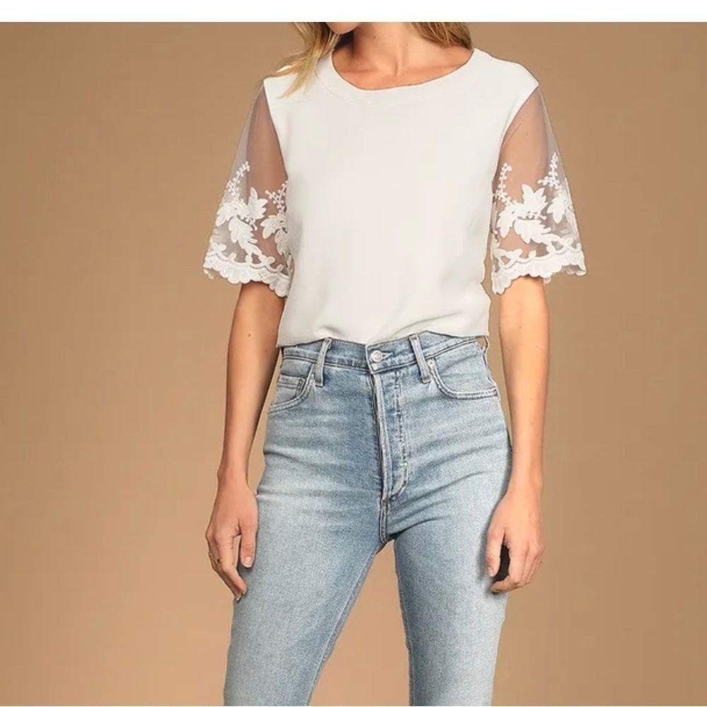 NWT Lulu’s white blouse